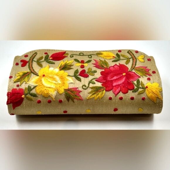 Free with Purchase Floral Embroidery Handbag Clutch Bag Purse - Picture 7 of 16